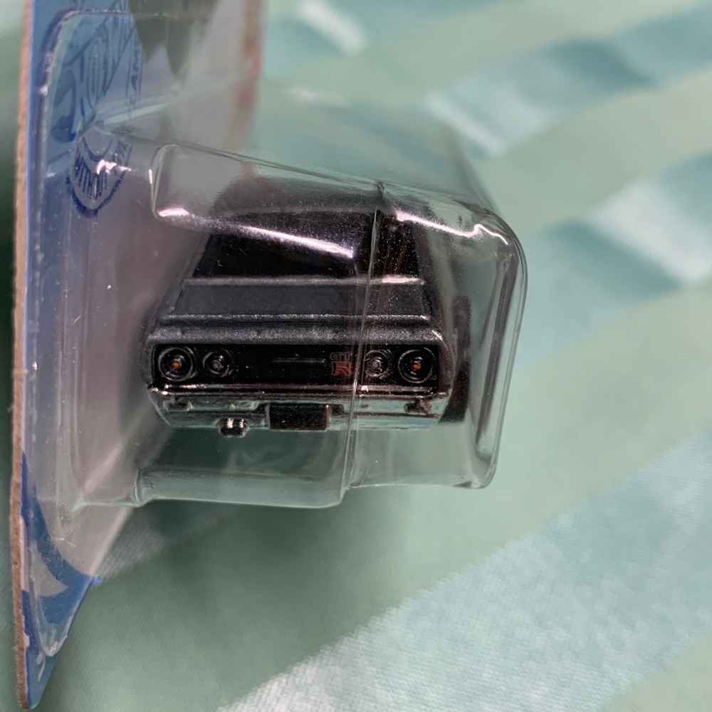 Nissan Skyline 2000 GT-R Then and Now Hot Wheels - Picture 6 of 8